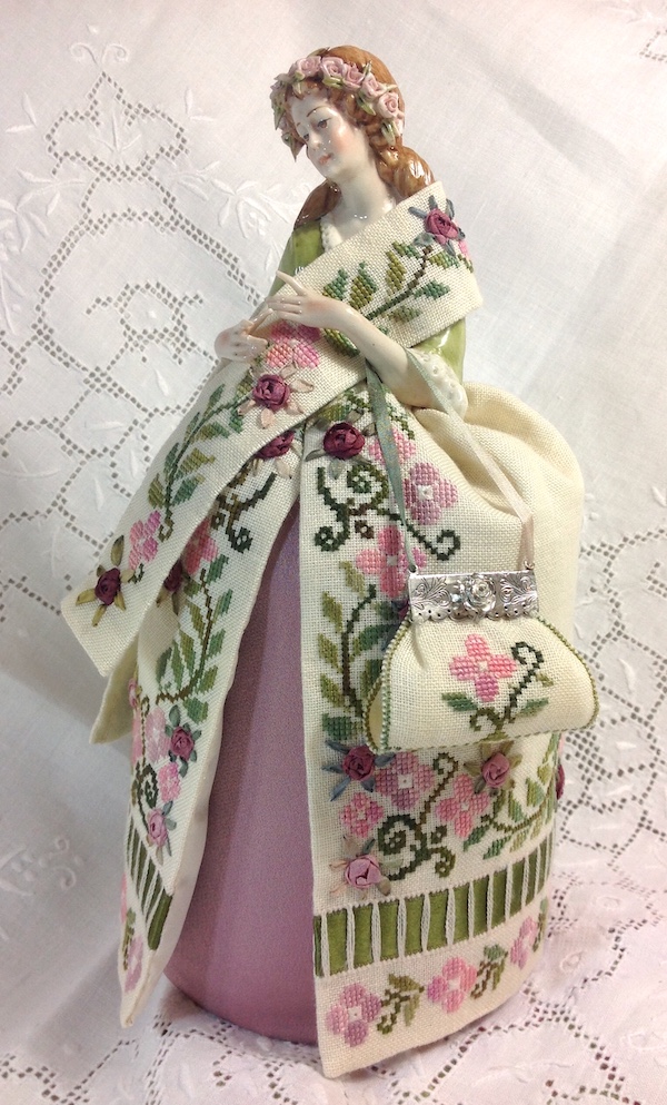 June embroidered pincushion made by Giulia Punti Antichi