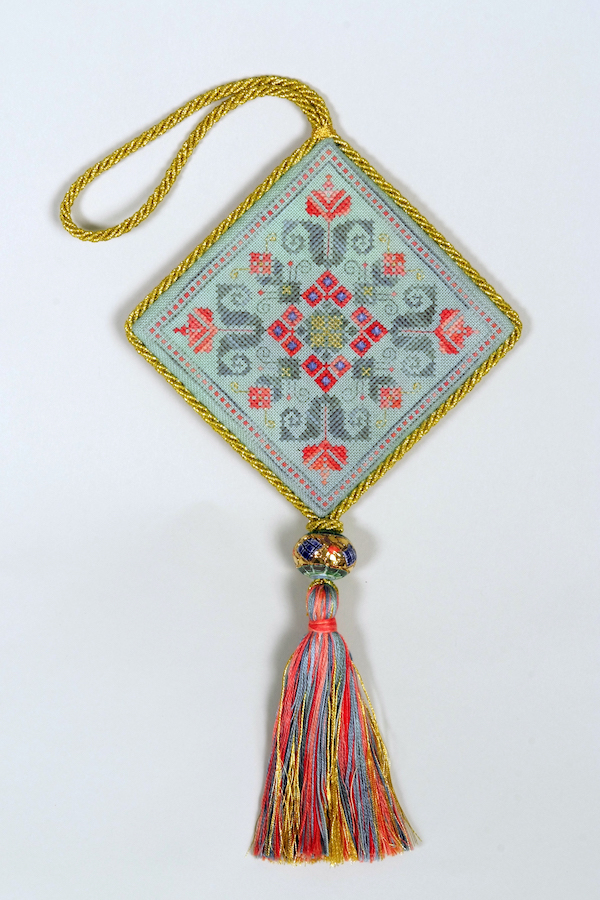 D5 Christmas Ornament deruta with tassle